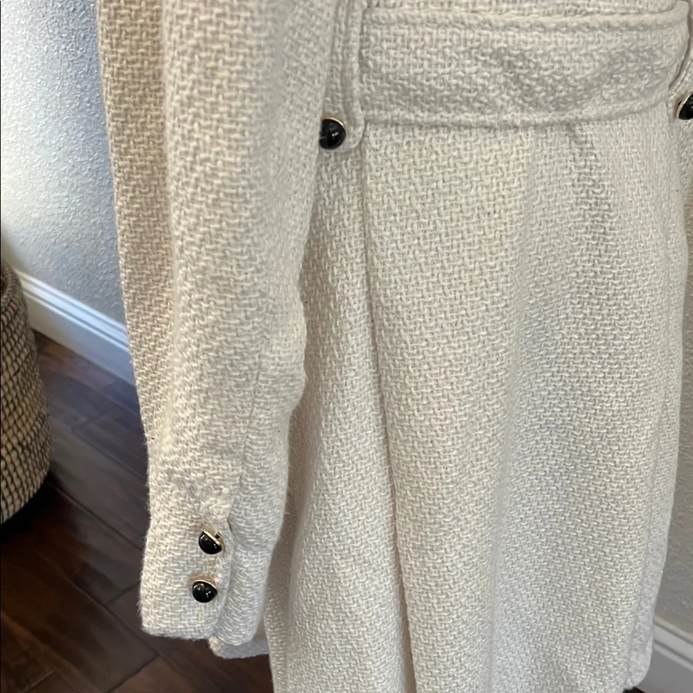 Steve Madden White Cape with Hood and Belt - Picture 4 of 9